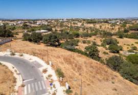 Plot of land with 520 m2 inserted in a new and noble urbanization located in Albufeira