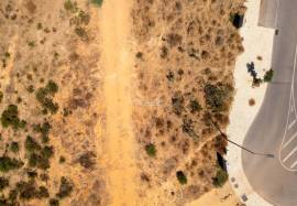 Plot of land with 520 m2 inserted in a new and noble urbanization located in Albufeira