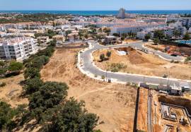 Plot of land with 520 m2 inserted in a new and noble urbanization located in Albufeira