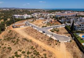Plot of land with 520 m2 inserted in a new and noble urbanization located in Albufeira