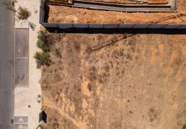 Plot of land with 520 m2 inserted in a new and noble urbanization located in Albufeira