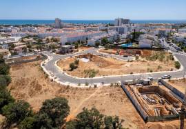 Plot of land with 520 m2 inserted in a new and noble urbanization located in Albufeira