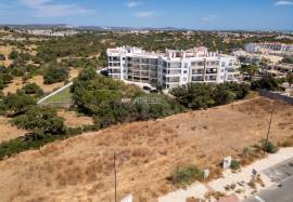Plot of land with 520 m2 inserted in a new and noble urbanization located in Albufeira