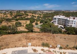 Plot of land with 520 m2 inserted in a new and noble urbanization located in Albufeira