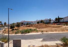 Plot of land with 520 m2 inserted in a new and noble urbanization located in Albufeira