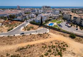 Plot of land with 520 m2 inserted in a new and noble urbanization located in Albufeira
