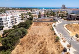 Plot of land with 520 m2 inserted in a new and noble urbanization located in Albufeira