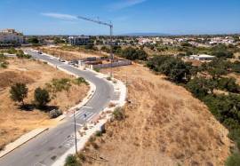Plot of land with 520 m2 inserted in a new and noble urbanization located in Albufeira