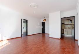 2 bedroom apartment with more than 40 m2 of terrace and parking inserted on a 6th floor with an unobstructed view over Quarteira