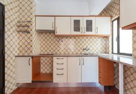 2 bedroom apartment with more than 40 m2 of terrace and parking inserted on a 6th floor with an unobstructed view over Quarteira