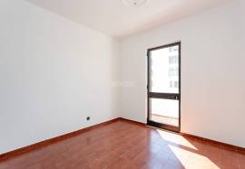 2 bedroom apartment with more than 40 m2 of terrace and parking inserted on a 6th floor with an unobstructed view over Quarteira