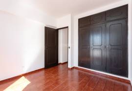 2 bedroom apartment with more than 40 m2 of terrace and parking inserted on a 6th floor with an unobstructed view over Quarteira
