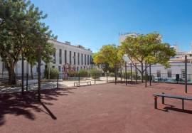 Charming Refurbished Building, Intended for Accommodation with 30 Modern Suites and Commercial Spaces in the Center of Faro