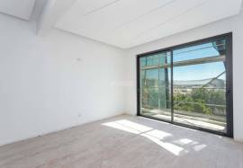 Charming Refurbished Building, Intended for Accommodation with 30 Modern Suites and Commercial Spaces in the Center of Faro