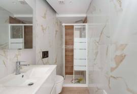 Charming Refurbished Building, Intended for Accommodation with 30 Modern Suites and Commercial Spaces in the Center of Faro