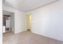 Charming Refurbished Building, Intended for Accommodation with 30 Modern Suites and Commercial Spaces in the Center of Faro