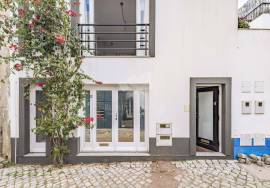 2 bedroom townhouse just a stone’s throw from the river Gilão in Tavira.