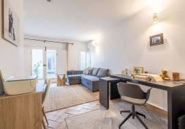 2 bedroom townhouse just a stone’s throw from the river Gilão in Tavira.