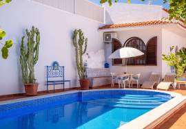 Detached 3+  bedroom  villa walking distance to Fuseta beach in East Algarve