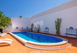 Detached 3+  bedroom  villa walking distance to Fuseta beach in East Algarve