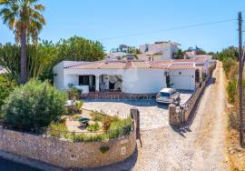 Detached 3+  bedroom  villa walking distance to Fuseta beach in East Algarve
