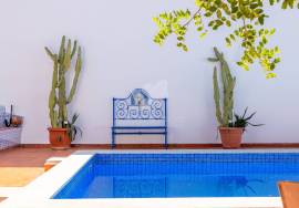 Detached 3+  bedroom  villa walking distance to Fuseta beach in East Algarve