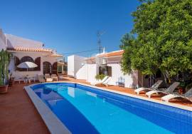 Detached 3+  bedroom  villa walking distance to Fuseta beach in East Algarve