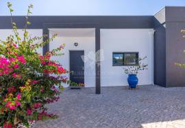 Contemporary, detached 3+ bedroom villa with pool and annex. Near Moncarapacho Contemporary, detached 3+ bedroom villa with pool and annex. Near Moncarapacho
