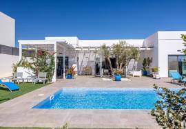 Contemporary, detached 3+ bedroom villa with pool and annex. Near Moncarapacho Contemporary, detached 3+ bedroom villa with pool and annex. Near Moncarapacho