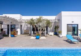 Contemporary, detached 3+ bedroom villa with pool and annex. Near Moncarapacho Contemporary, detached 3+ bedroom villa with pool and annex. Near Moncarapacho