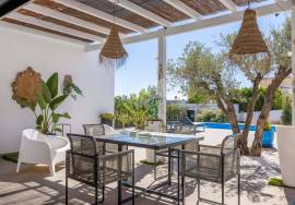 Contemporary, detached 3+ bedroom villa with pool and annex. Near Moncarapacho Contemporary, detached 3+ bedroom villa with pool and annex. Near Moncarapacho