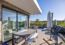 Detached, contemporary 3 bedroom villa with infinity pool. Near Moncarapacho.