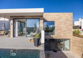 Detached, contemporary 3 bedroom villa with infinity pool. Near Moncarapacho.