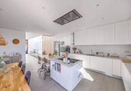 Detached, contemporary 3 bedroom villa with infinity pool. Near Moncarapacho.
