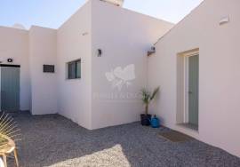 Detached, renovated  3 bedroom quinta in very quiet country location near Moncarapacho