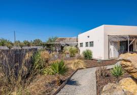 Detached, renovated  3 bedroom quinta in very quiet country location near Moncarapacho