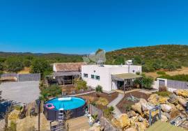 Detached, renovated  3 bedroom quinta in very quiet country location near Moncarapacho