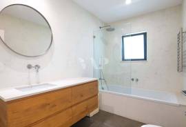 Contemporary 4 Bedroom Single Storey Villa with Pool, Vilamoura