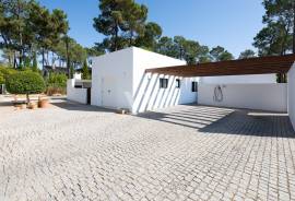 Contemporary 4 Bedroom Single Storey Villa with Pool, Vilamoura