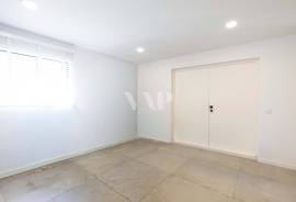 Contemporary 4 Bedroom Single Storey Villa with Pool, Vilamoura