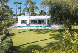 Contemporary 4 Bedroom Single Storey Villa with Pool, Vilamoura