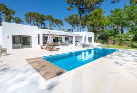 Contemporary 4 Bedroom Single Storey Villa with Pool, Vilamoura