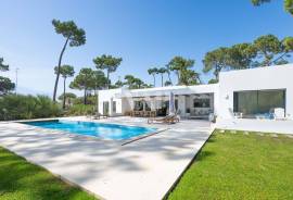 Contemporary 4 Bedroom Single Storey Villa with Pool, Vilamoura