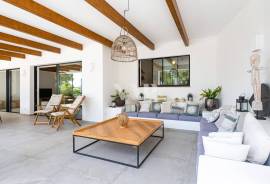 Contemporary 4 Bedroom Single Storey Villa with Pool, Vilamoura