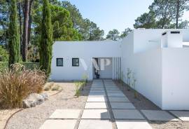 Contemporary 4 Bedroom Single Storey Villa with Pool, Vilamoura