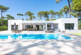 Contemporary 4 Bedroom Single Storey Villa with Pool, Vilamoura