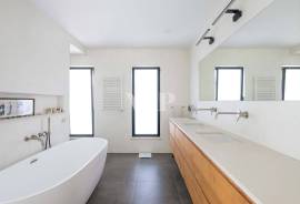 Contemporary 4 Bedroom Single Storey Villa with Pool, Vilamoura