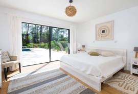 Contemporary 4 Bedroom Single Storey Villa with Pool, Vilamoura