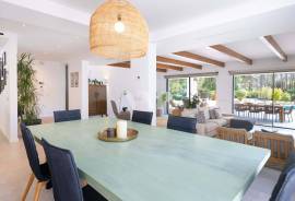 Contemporary 4 Bedroom Single Storey Villa with Pool, Vilamoura