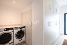 Contemporary 4 Bedroom Single Storey Villa with Pool, Vilamoura